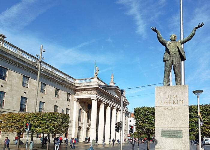 Local Dublin guide David leading private walking tours in Dublin city center