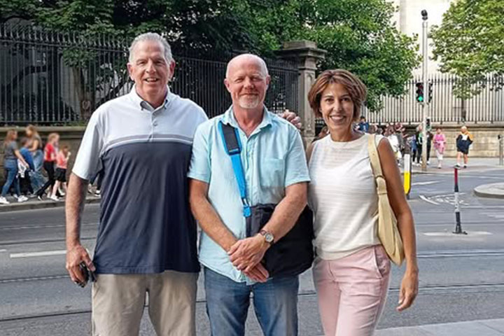 Dublin local Guide David posing with guests during a private walking tour in Dublin