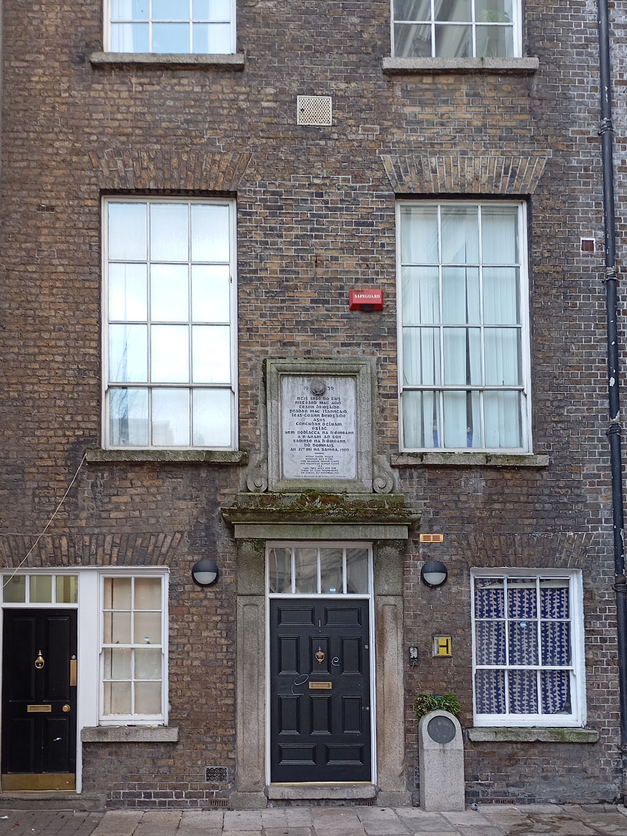 Dublin hidden history in plain sight on private tour as local guide David of Dublin Walkabout Tours explains its significance