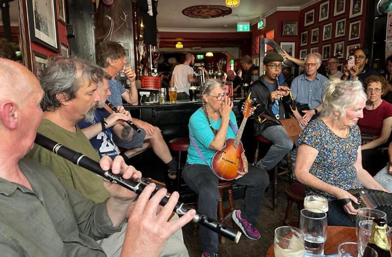 Irish Traditional Music Session in the Cobblestone Pub Dublin